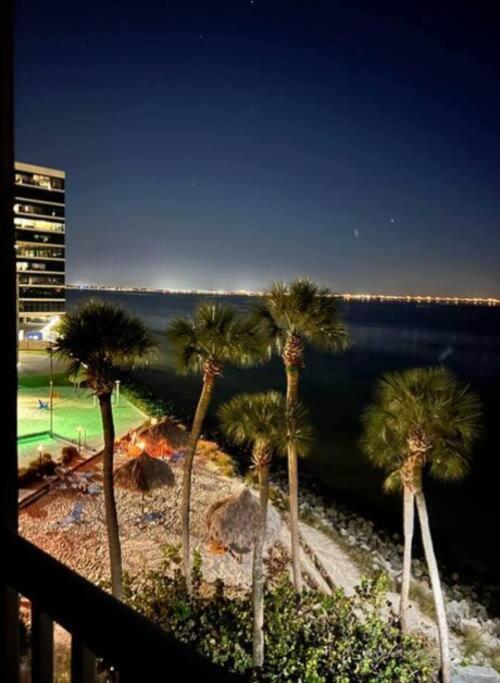 On The Rocks Villa Tampa Kültér fotó